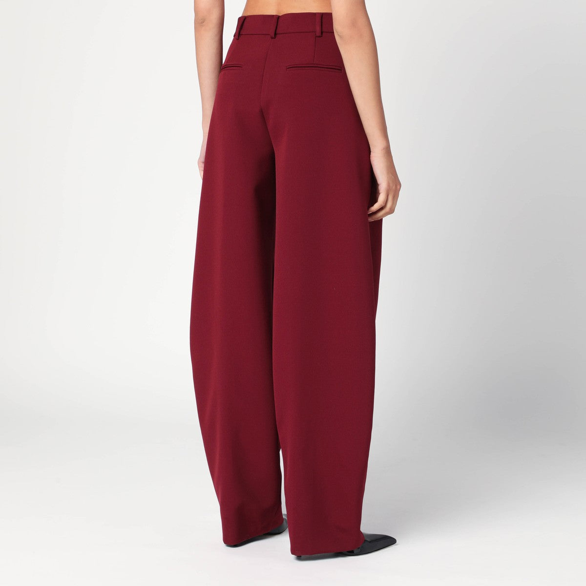 THE ANDAMANE Bordeaux pleated pants