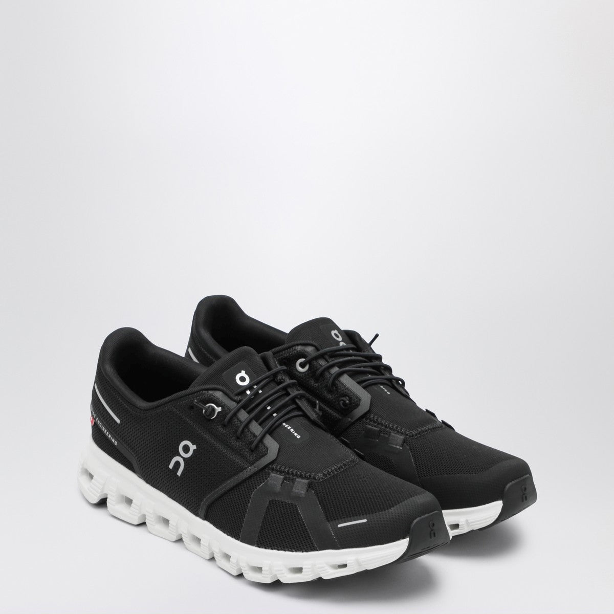 On Sneaker Cloud 6 black/white